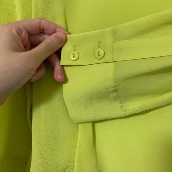 Tinley Road 100% Silk Neon Green Blouse - Picture 4 of 5